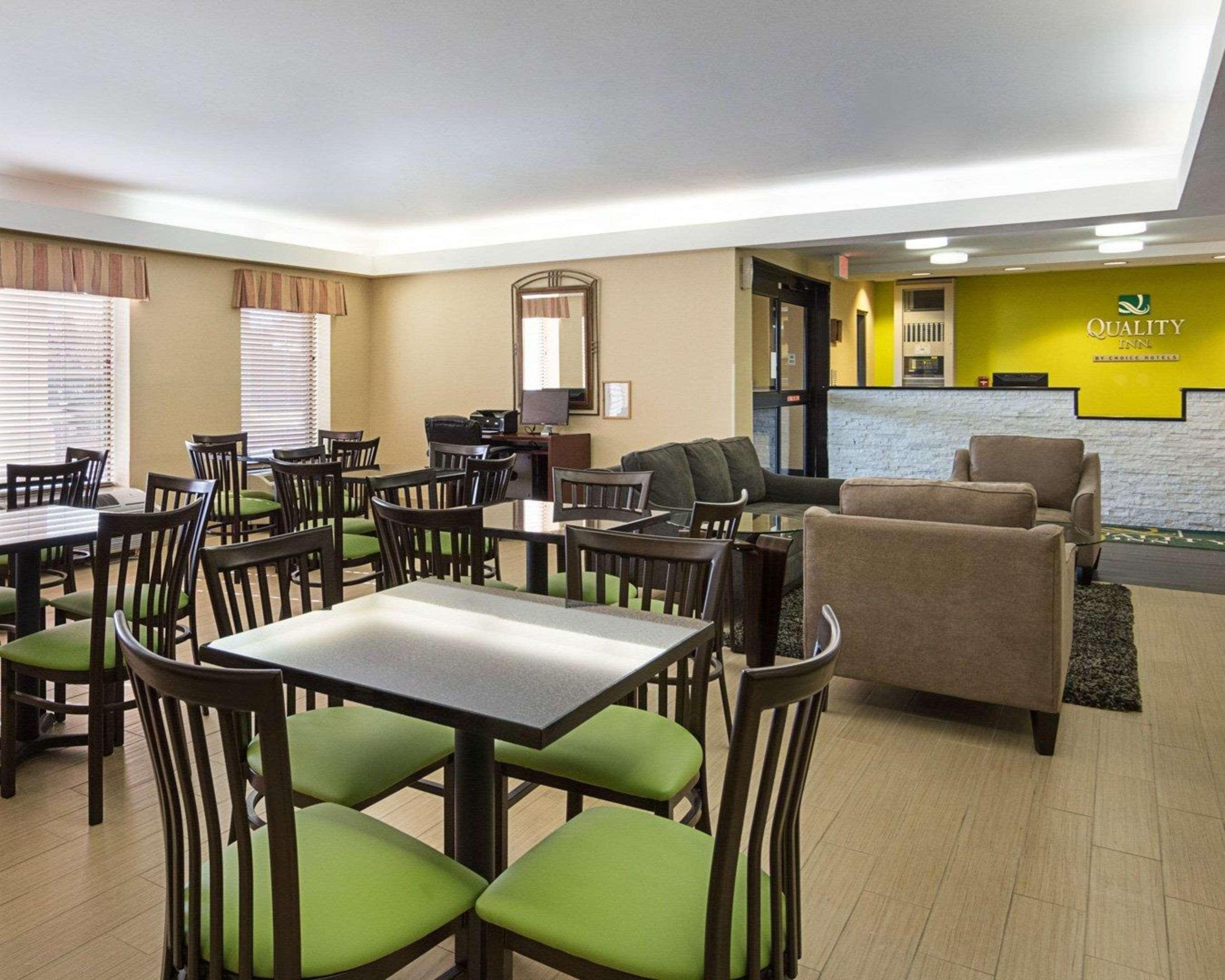Quality Inn Richmond Airport Sandston Bagian luar foto