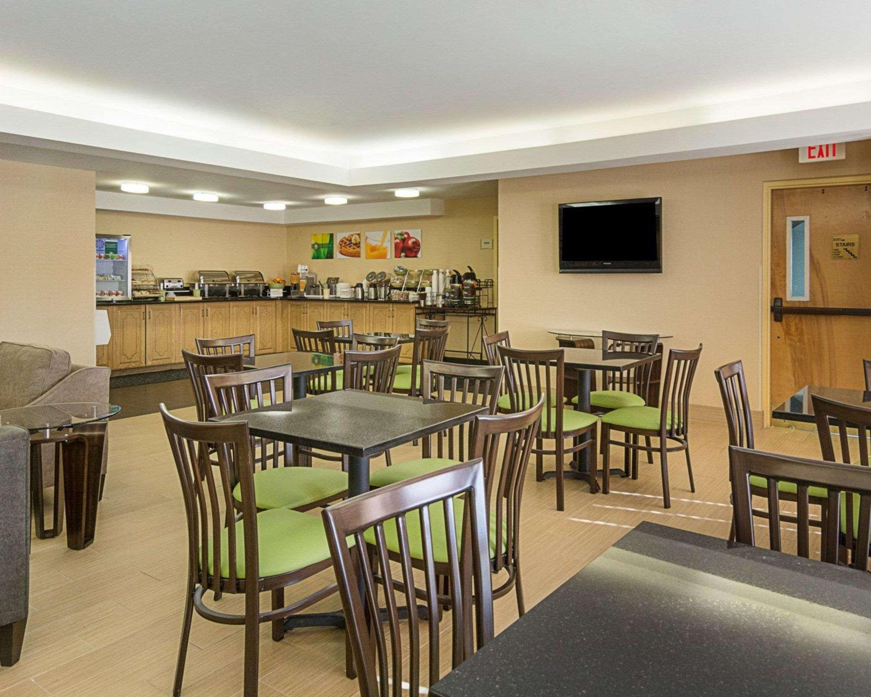 Quality Inn Richmond Airport Sandston Bagian luar foto