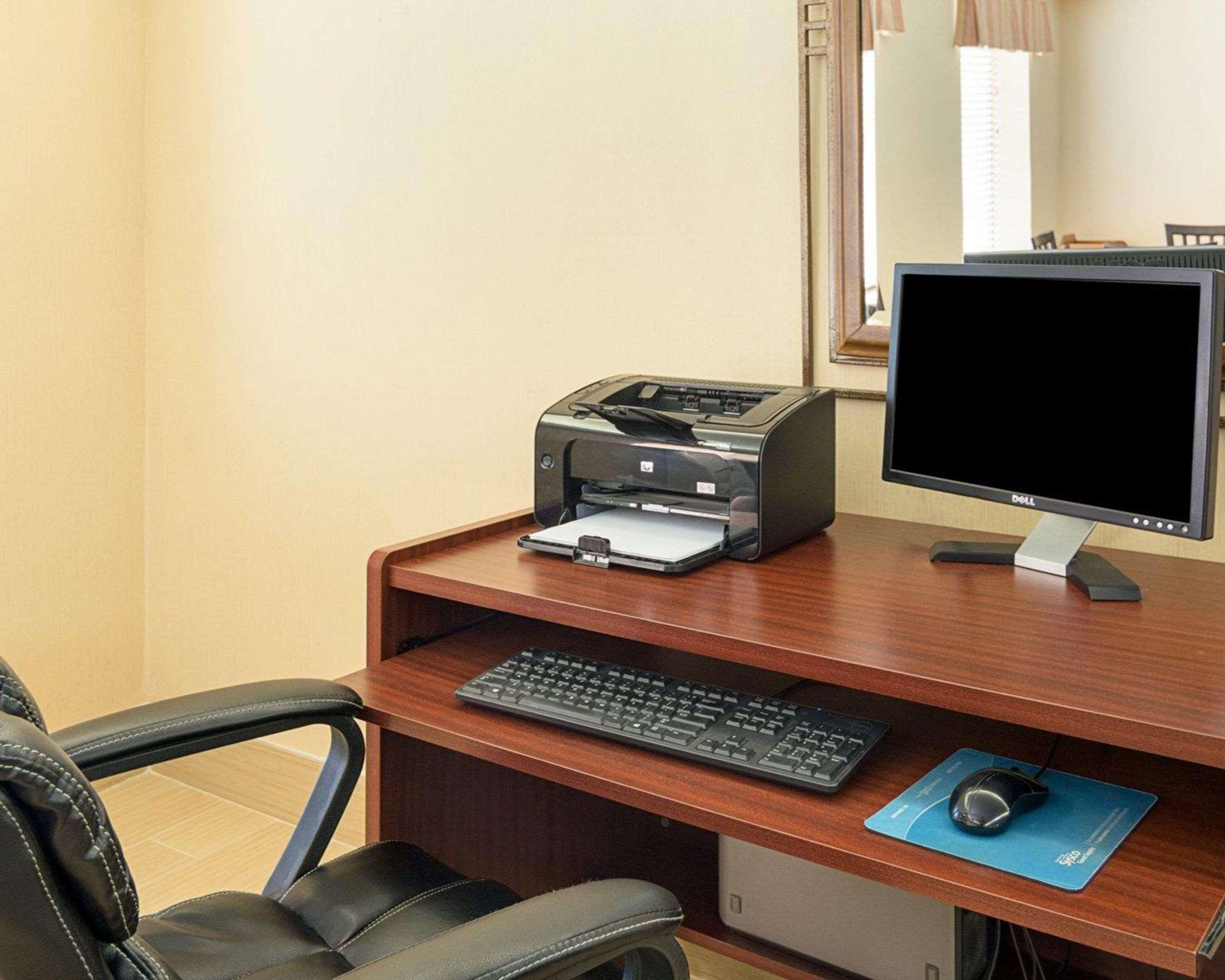 Quality Inn Richmond Airport Sandston Bagian luar foto
