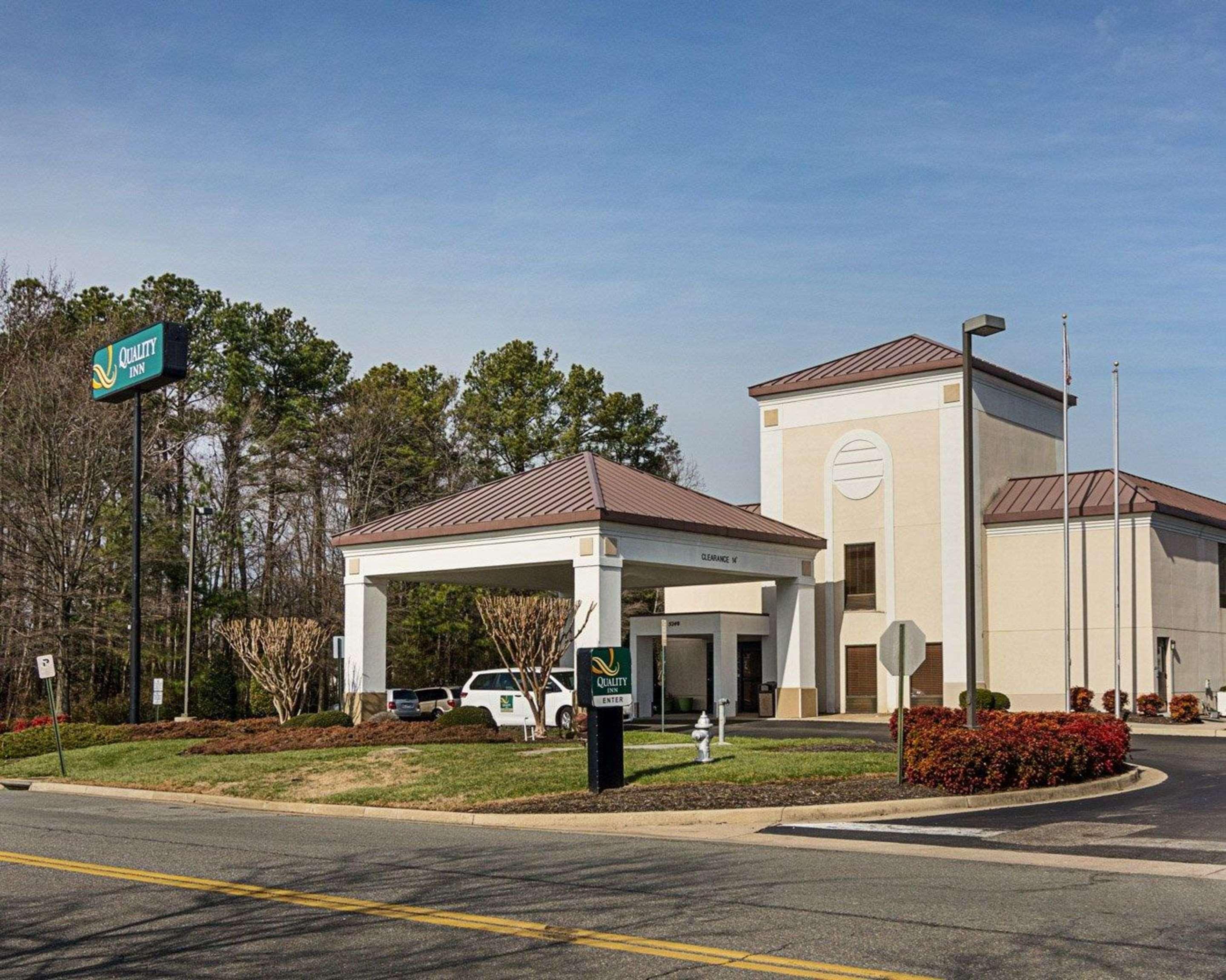Quality Inn Richmond Airport Sandston Bagian luar foto