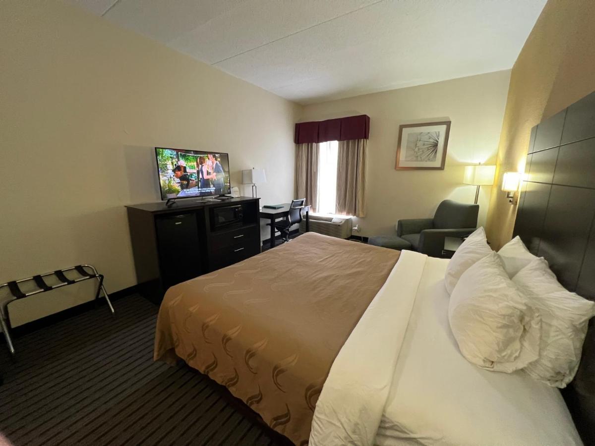 Quality Inn Richmond Airport Sandston Bagian luar foto