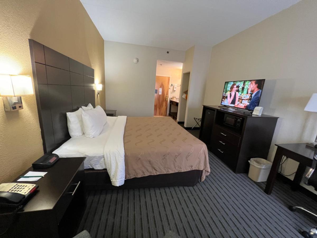 Quality Inn Richmond Airport Sandston Bagian luar foto