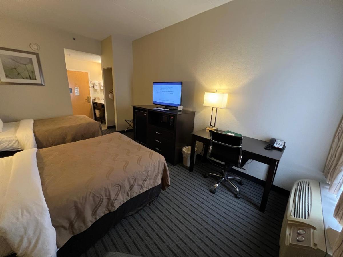 Quality Inn Richmond Airport Sandston Bagian luar foto