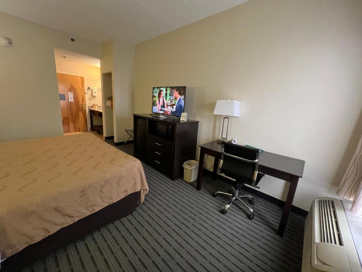 Quality Inn Richmond Airport Sandston Bagian luar foto
